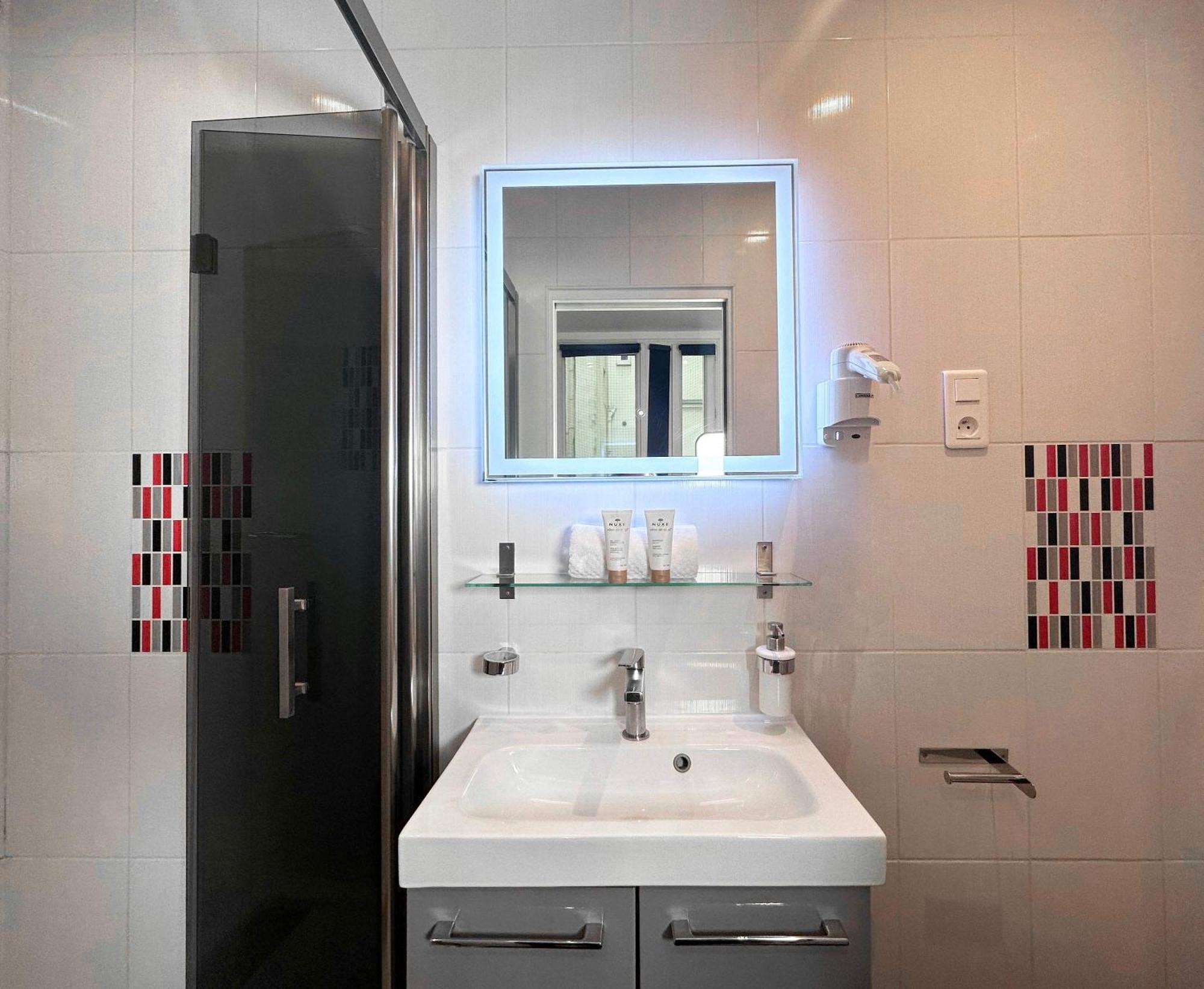 Welcoming Apartment Near Louvre Museum Parigi Esterno foto